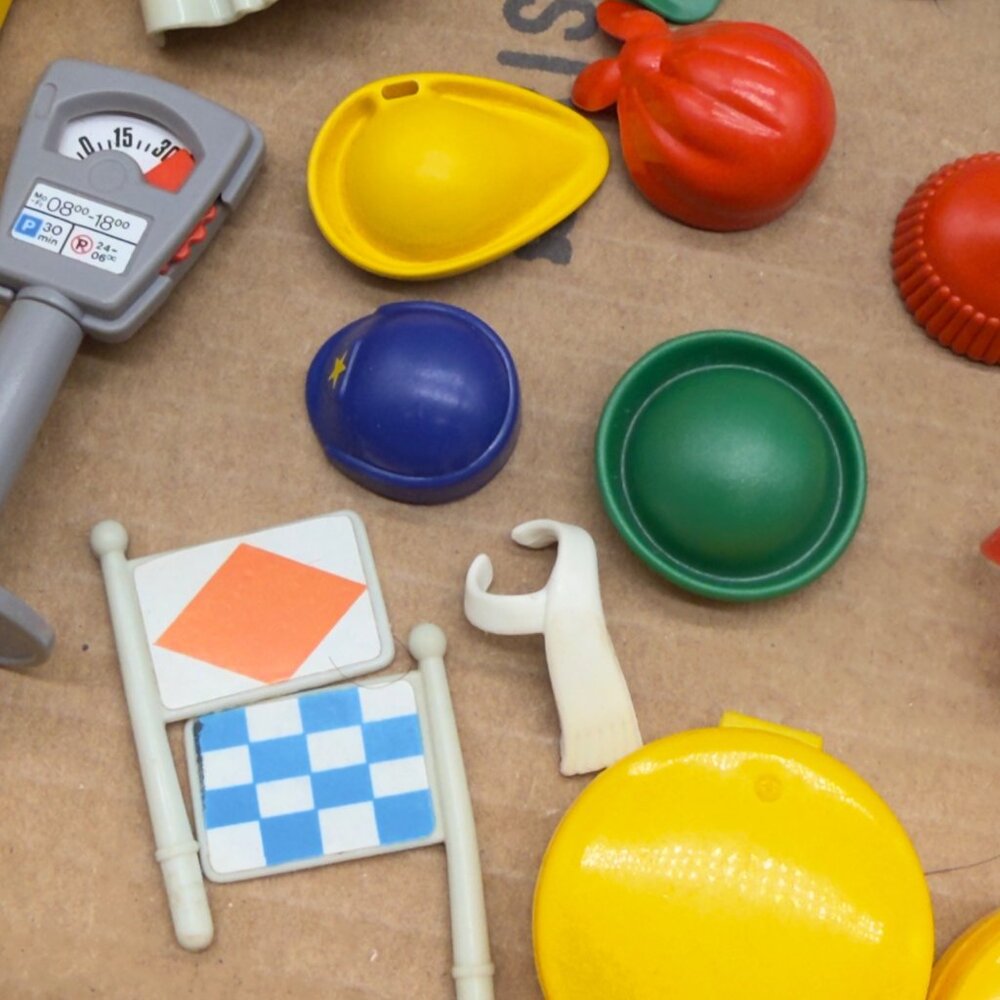 Vintage Playmobil People Accessories Lot Stop Light Hats Tools Parking Meter Etc - Picture 15 of 16